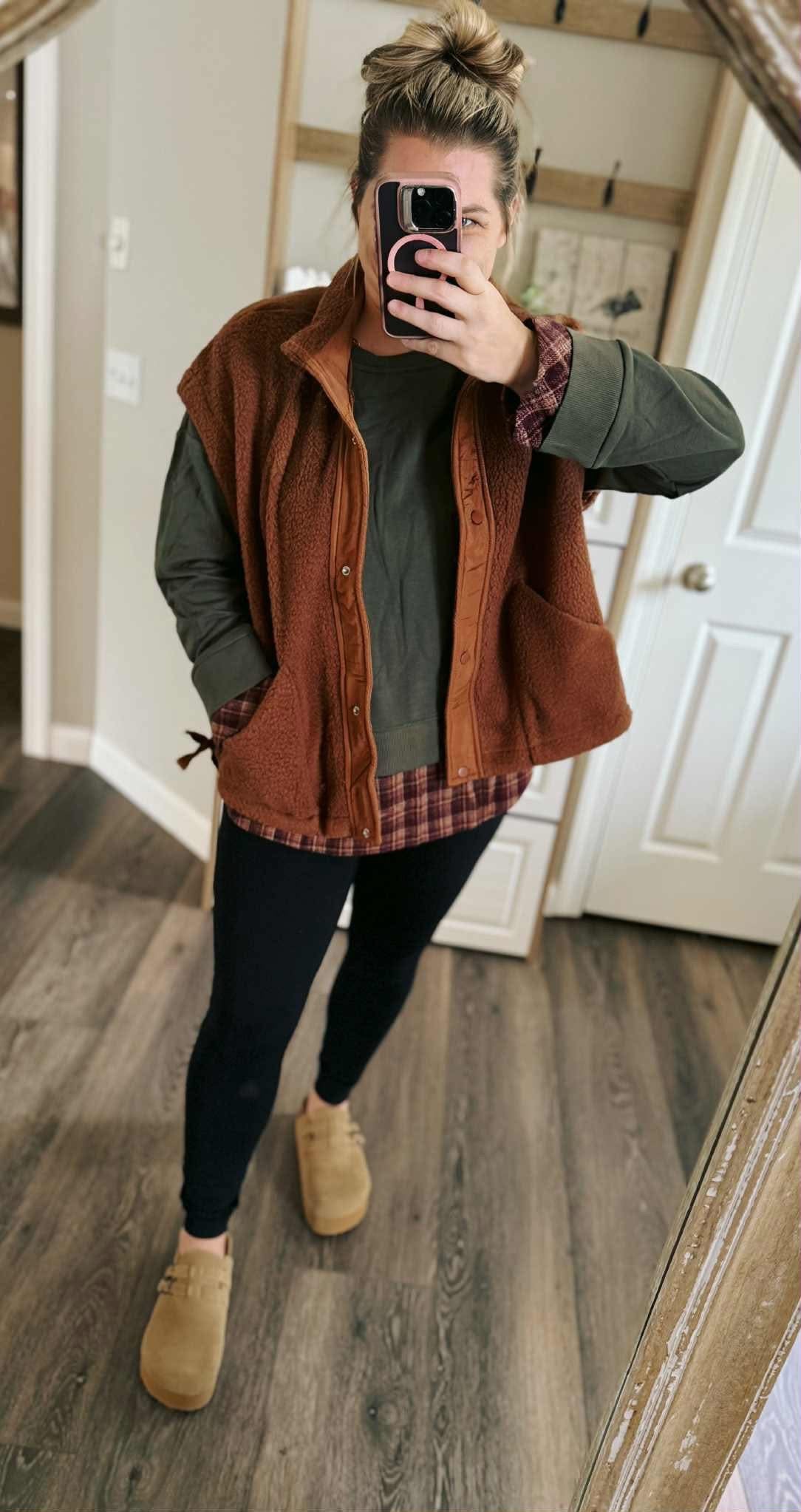 THE WRENLEE FLEECE VEST (PREORDER 9/26)