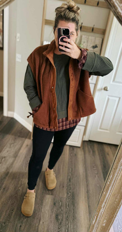THE WRENLEE FLEECE VEST (PREORDER 9/26)