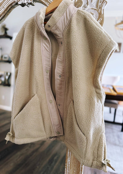 THE WRENLEE FLEECE VEST (PREORDER 9/26)