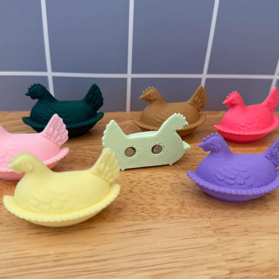 HEN ON A NEST MAGNETS (ALWAYS OPEN)